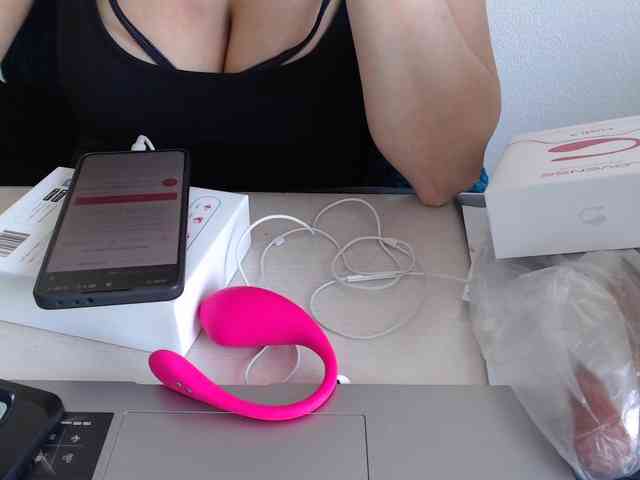 Model: CrazyTitsBest