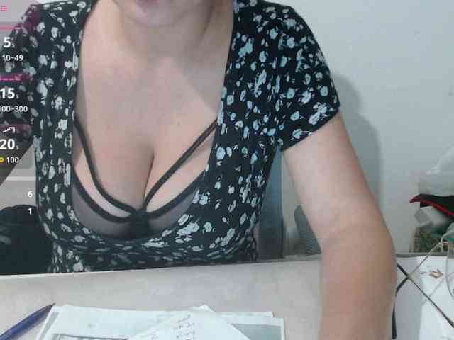 CrazyTitsBest webcam
