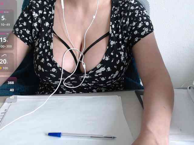 CrazyTitsBest webcam