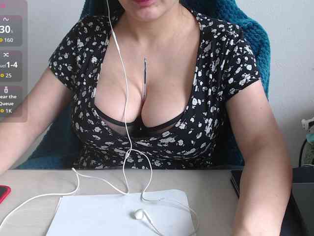 CrazyTitsBest webcam