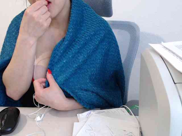 CrazyTitsBest webcam