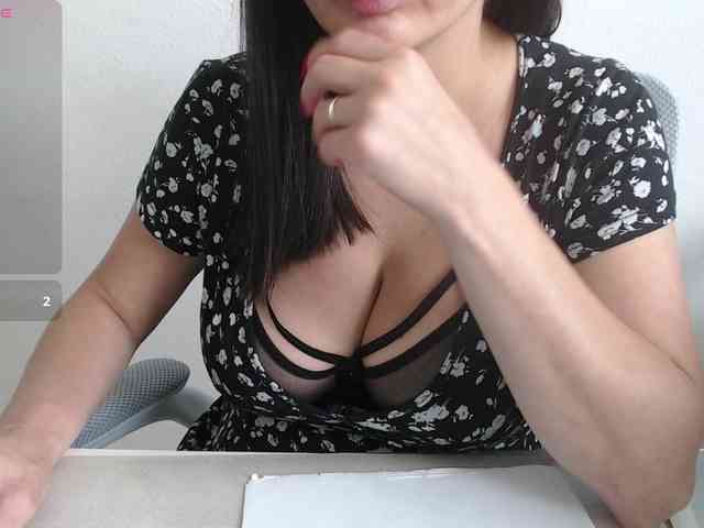 CrazyTitsBest webcam