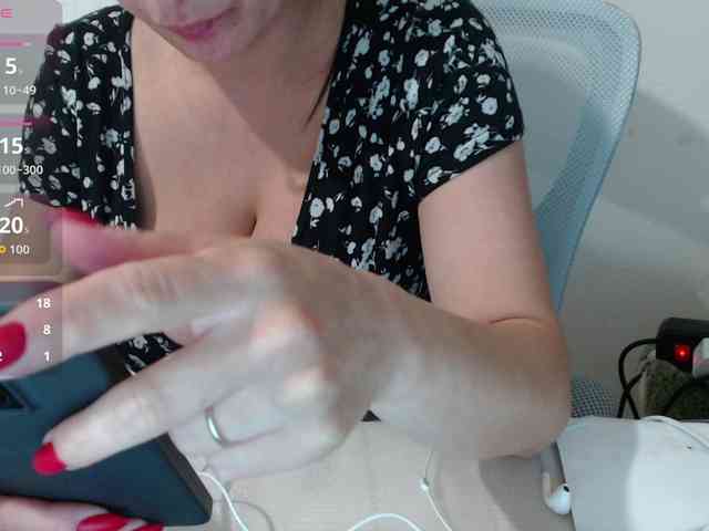 CrazyTitsBest webcam