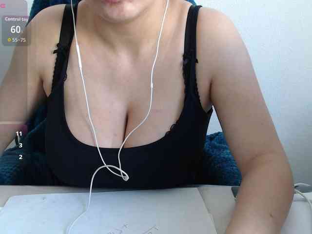 CrazyTitsBest webcam