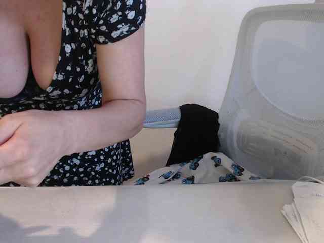 CrazyTitsBest webcam
