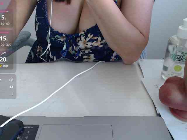CrazyTitsBest webcam
