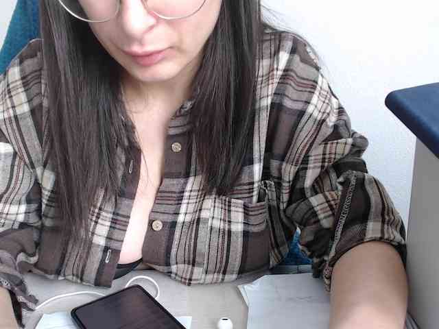 CrazyTitsBest webcam