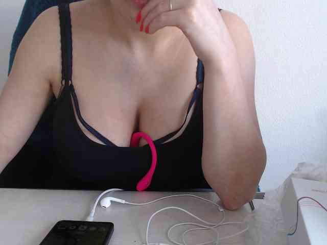CrazyTitsBest webcam