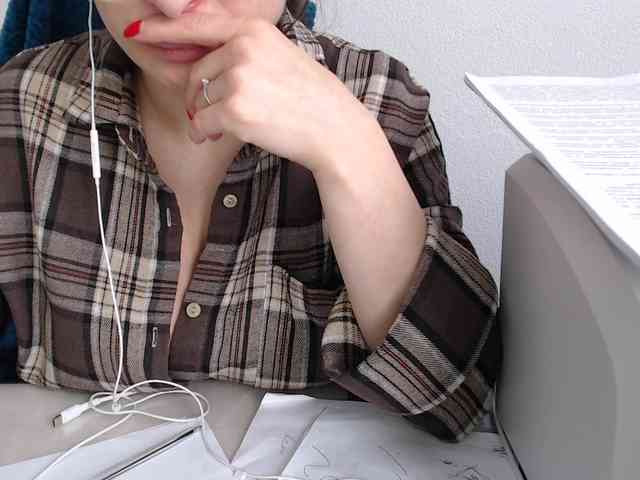 CrazyTitsBest webcam