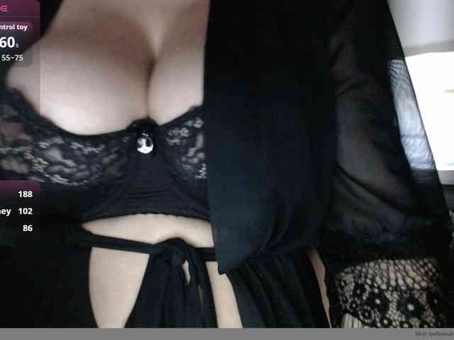 CrazyTitsBest webcam