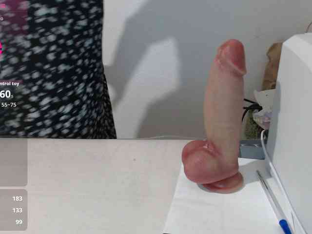 CrazyTitsBest webcam