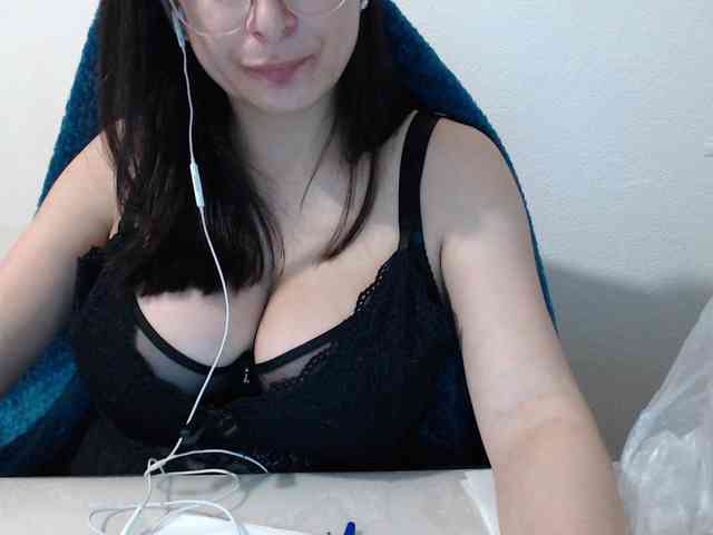CrazyTitsBest webcam