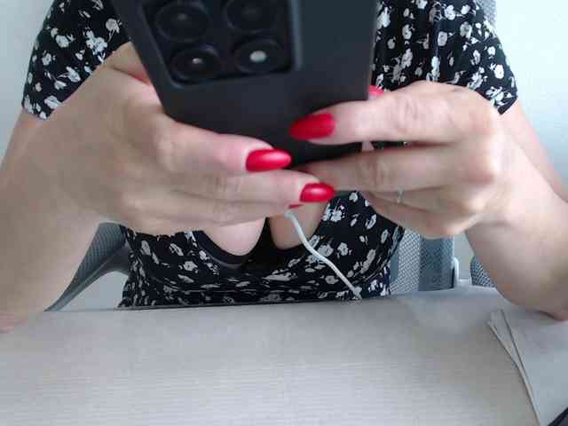 CrazyTitsBest webcam