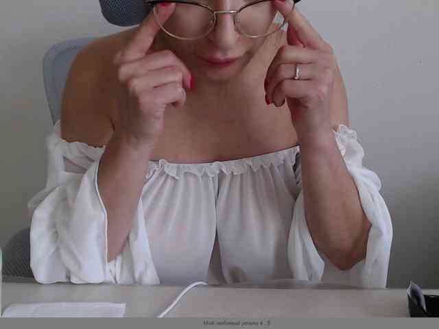CrazyTitsBest webcam