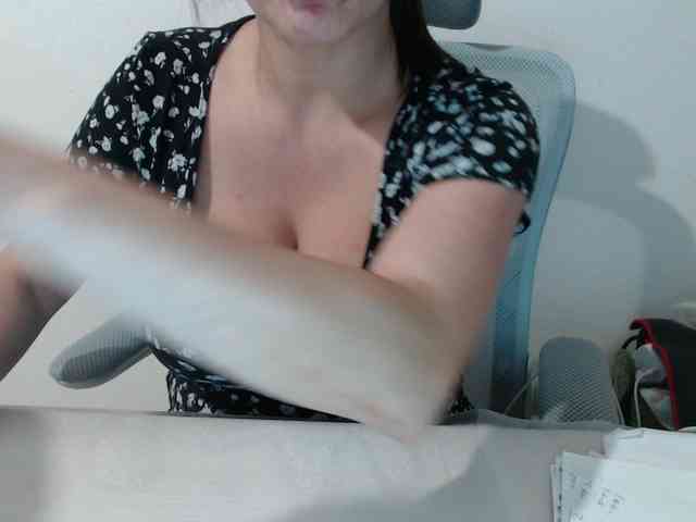 CrazyTitsBest webcam
