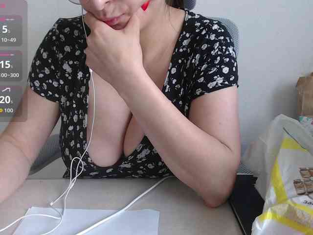 CrazyTitsBest webcam