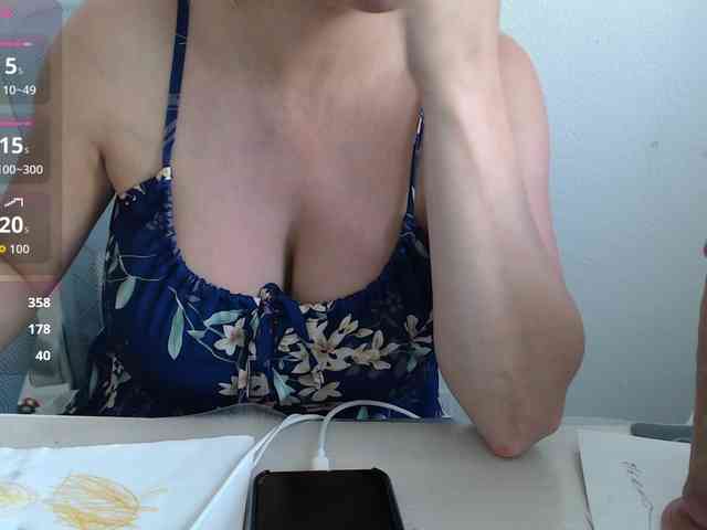 CrazyTitsBest webcam