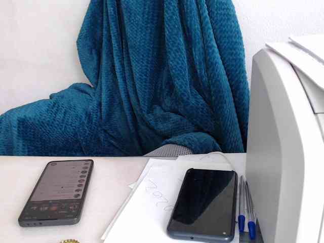 CrazyTitsBest webcam