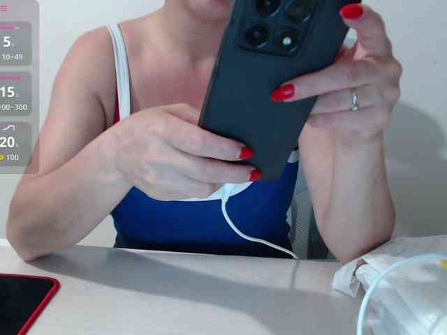 CrazyTitsBest webcam