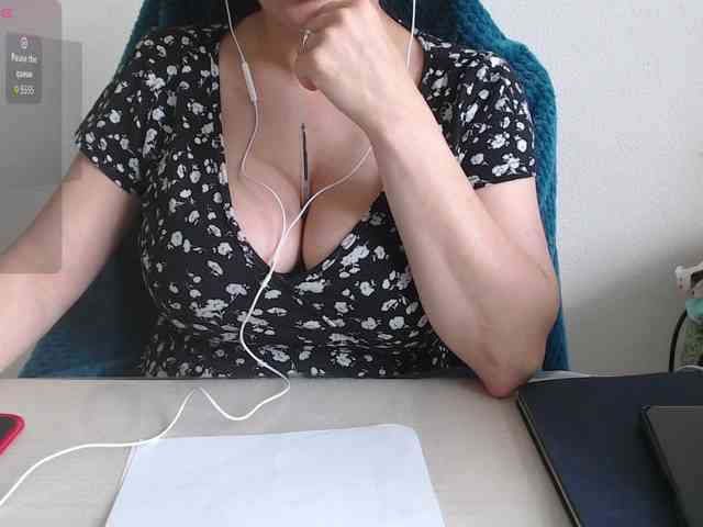CrazyTitsBest webcam
