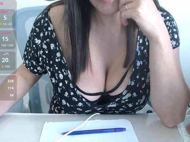 CrazyTitsBest webcam