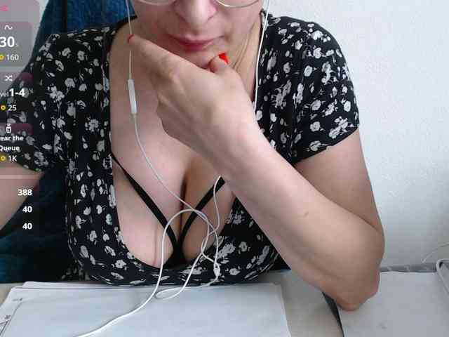 CrazyTitsBest webcam