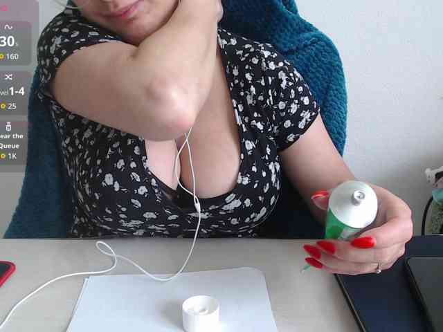CrazyTitsBest webcam