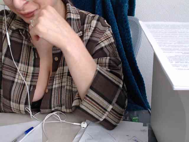 CrazyTitsBest webcam