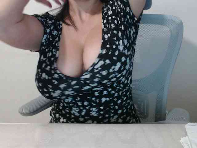 CrazyTitsBest webcam