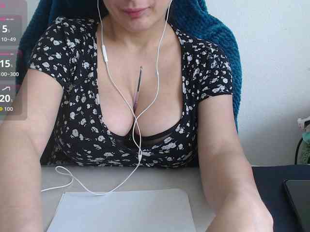 CrazyTitsBest webcam