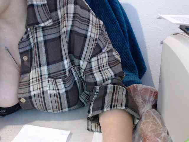 CrazyTitsBest webcam