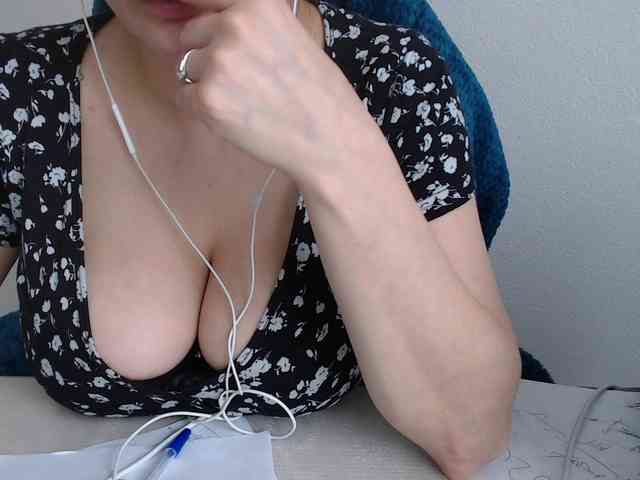 CrazyTitsBest webcam