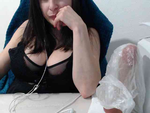 CrazyTitsBest webcam