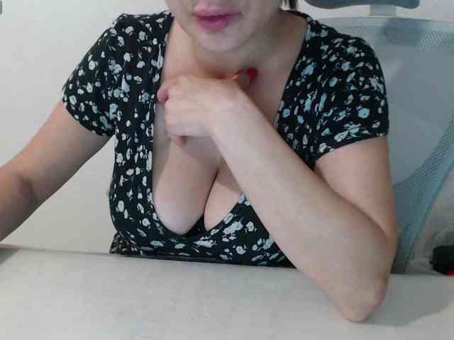CrazyTitsBest webcam