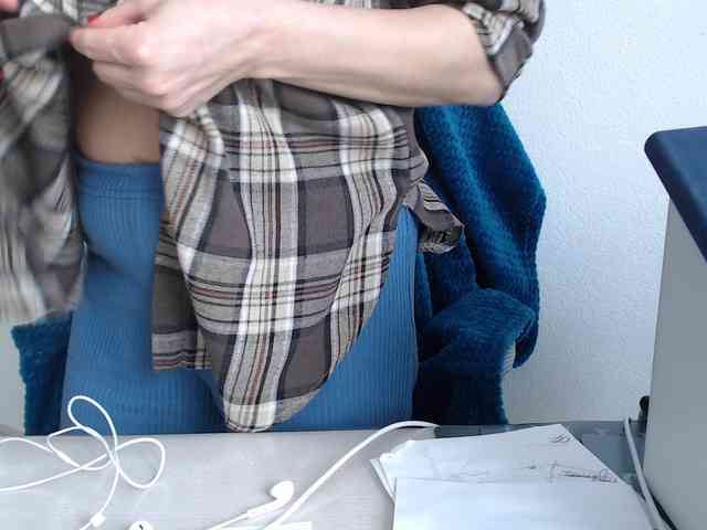 CrazyTitsBest webcam