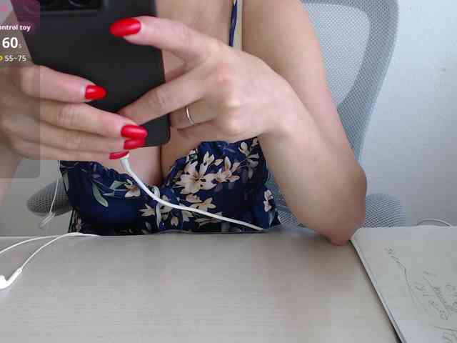 CrazyTitsBest webcam