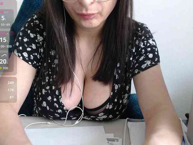 CrazyTitsBest webcam