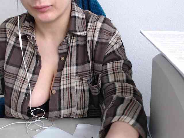 CrazyTitsBest webcam