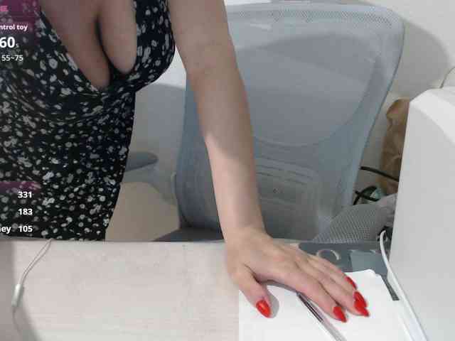 CrazyTitsBest webcam