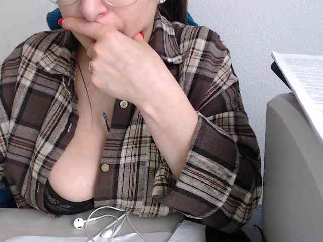 CrazyTitsBest webcam