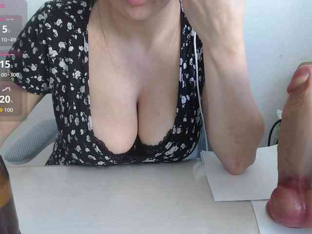 CrazyTitsBest webcam