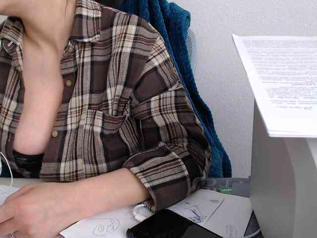 CrazyTitsBest webcam