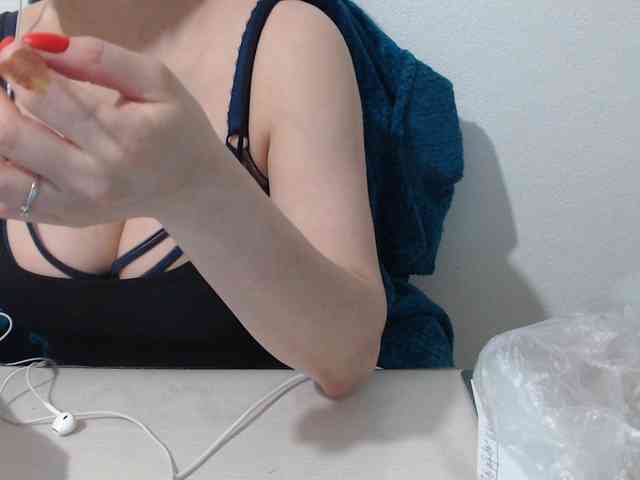 CrazyTitsBest webcam