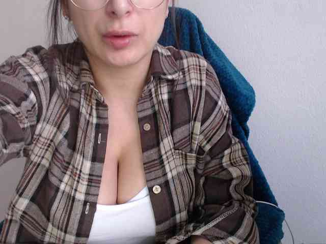 CrazyTitsBest webcam