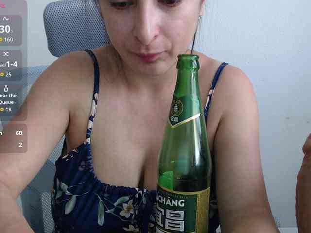CrazyTitsBest webcam