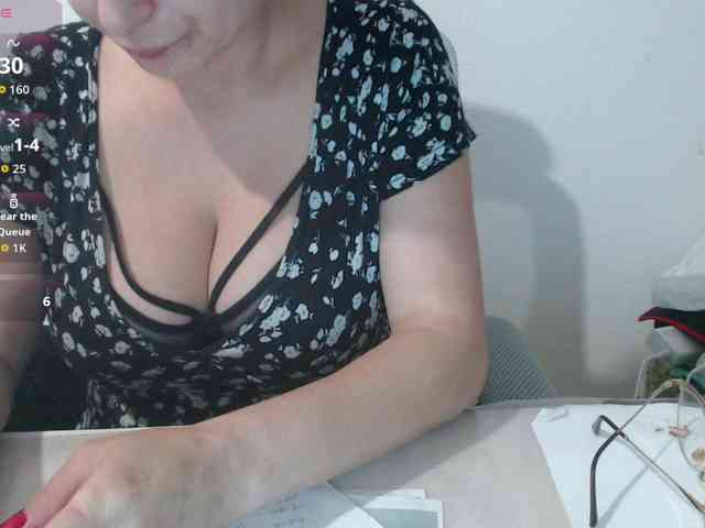 CrazyTitsBest webcam