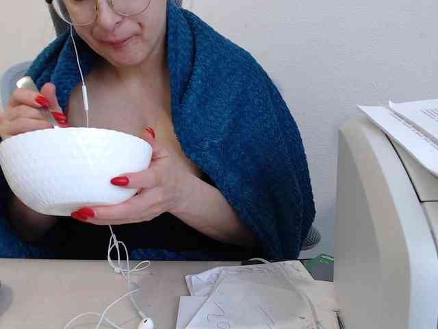 CrazyTitsBest webcam