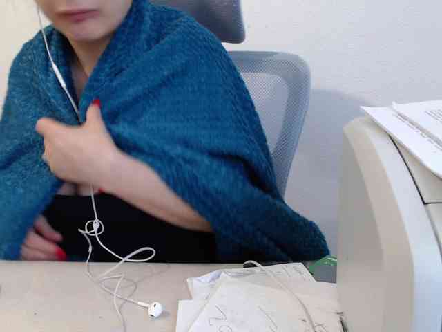 CrazyTitsBest webcam