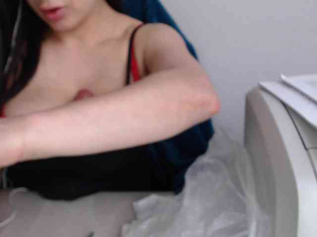 CrazyTitsBest webcam