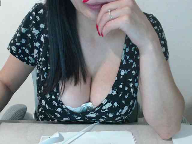 CrazyTitsBest webcam